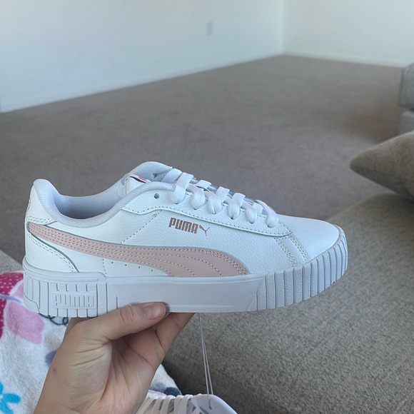 White and pink puma shoes - Picture 1 of 2